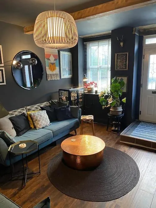 Character Property In Central Halifax 0*,  United Kingdom
