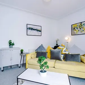 Long Term Offers Message For Prices Sleeps 6 Adults, Contractors, Relocators, Travellers Holiday home